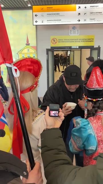 Гоша Куценко в аэропорту Улан-Удэ