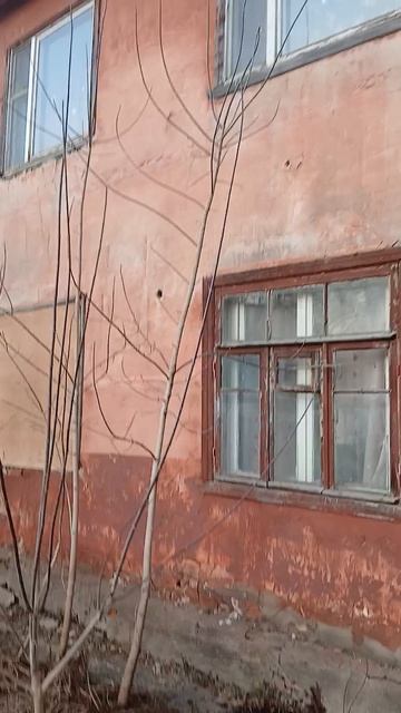 Еще стоит! Строили ооочень давно!