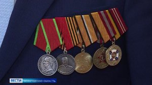 Памятные знаки «За участие в специальной военной операции от Вологодчины» вручили ветеранам