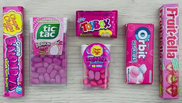 Мультики для детей . Распаковываем конфеты и жвачки . Детский мультфильм