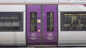 RACE to Heathrow Airport | Is the ELIZABETH LINE faster than Heathrow Express and taxi?