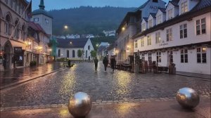 Пешеходная экскурсия по Бергену ночью. Дождливая прогулка по Норвегии☔