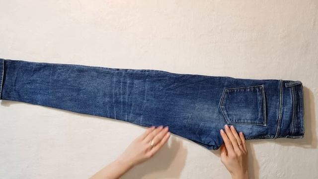 Как СЛОЖИТЬ ВЕЩИ КОМПАКТНО в шкаф по методу КонМари. КАК складывать одежду в ЧЕМОДАН в кармашек.