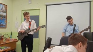 Исполнели  прыгну со скалы в школе |Кавер в честь 8-го марта  от группы Азоновый слой