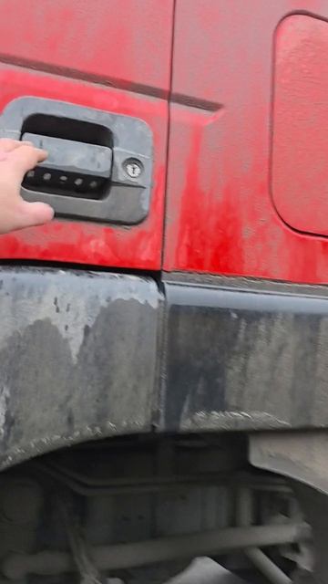 Самосвал с термодымовой аппаратурой для маскировки в наши непростые времена