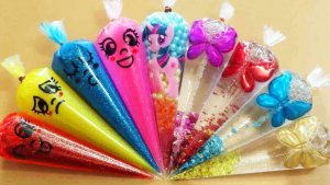 Мультики для малышей. Смешиваем слайм с блестками из мешков. Смотреть онлайн мультики детям.