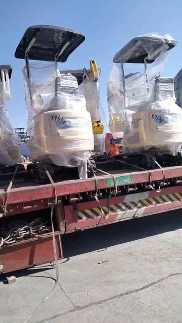 🚛 Партия спецтехники уже загружена и готова к прохождению таможни.