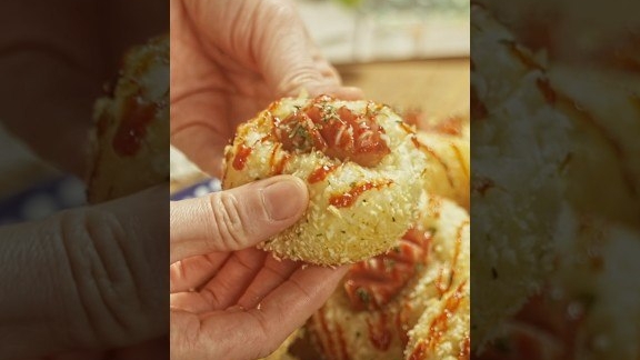 булочки с сосиской и в луковом порошке по-корейски