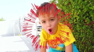 Влад и Никита играют с игрушками - Веселые истории для детей