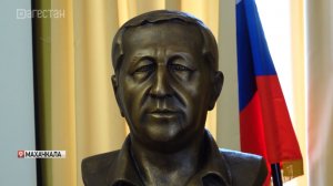 В Махачкале  открыли бюст Дагестанскому писателю Шапи Казиеву