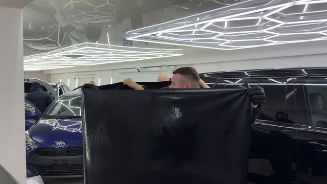 Mercedes GLS - оклейка кузова автомобиля с проемами полиуретановой пленкой черного цвета