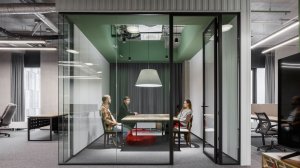 Карнизы и портьеры для офиса в стиле лофт. Стеклянные перегородки и двери Офикон