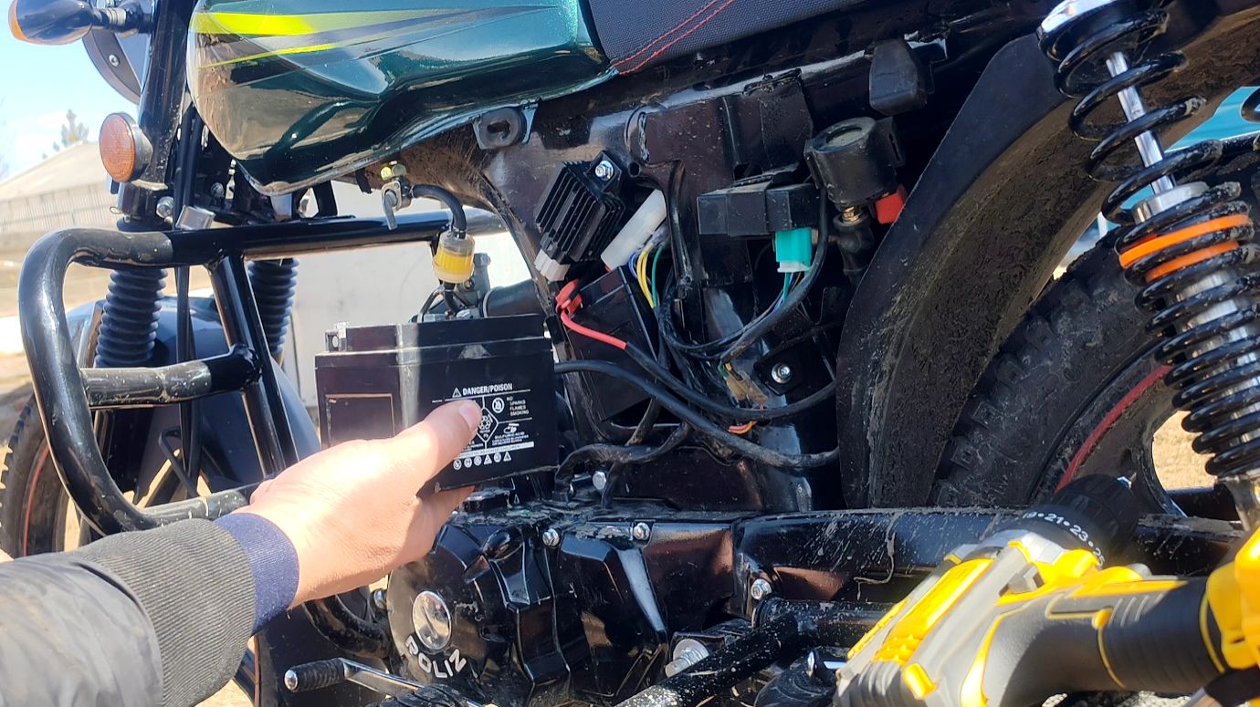 Как поменять аккумулятор на альфе