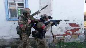 На передовой профессиональный праздник встречают бойцы Росгвардии.