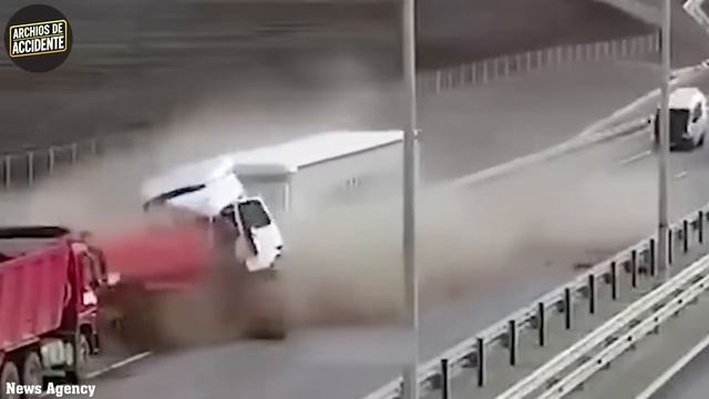 141 Impactantes Accidentes de Coche con Karma Instantáneo _ Idiotas al Volante