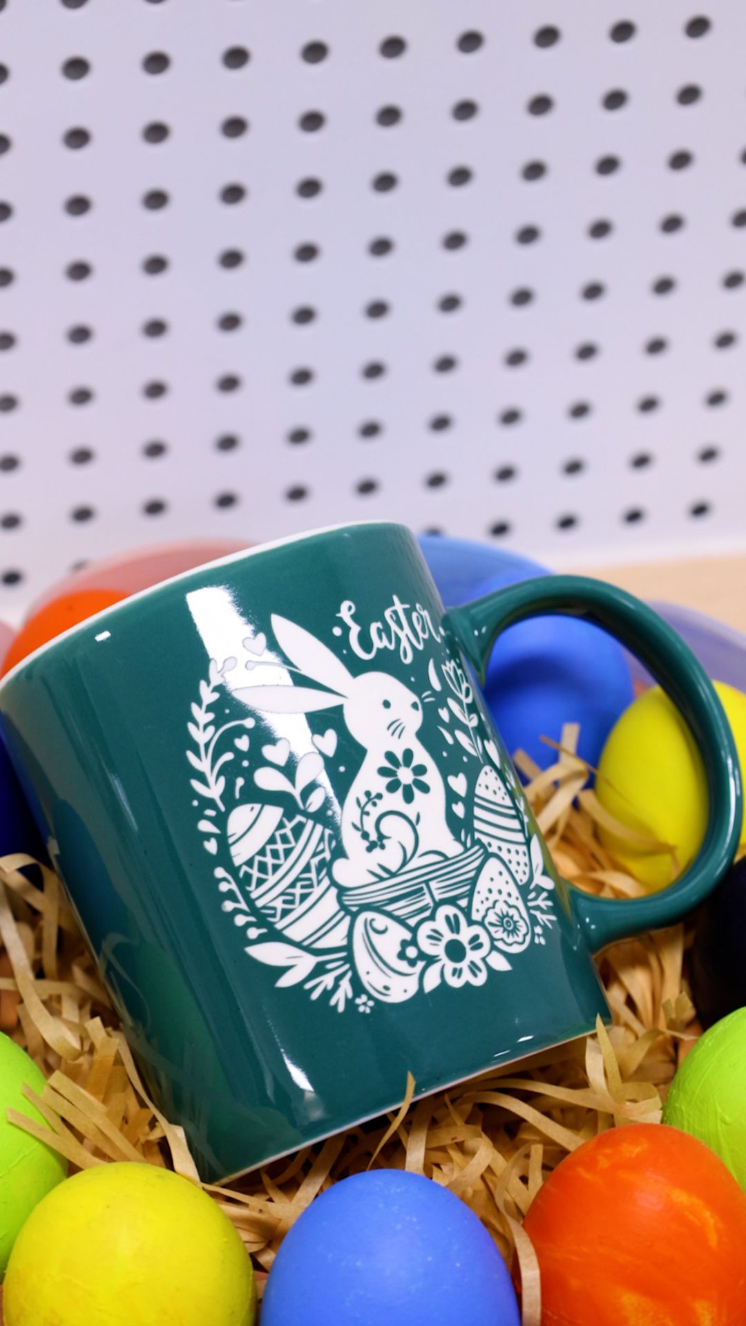 Лазерная гравировка кружки с вращением на Пасху. В Москве и Казани. Подписывайтесь