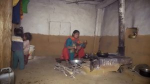 Дочь дхармы готовит суп из козьих ножек с ребрышками и карри.