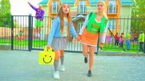 Диана с ЛП СБЕЖАЛИ ОТ СМАЙЛА!!! ПОЧЕМУ ДИАНА УШЛА ИЗ ШКОЛЫ ЧЕРЛИДЕРШ НАВСЕГДА?