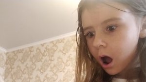 Убираюсь дома пока мама мне не сделает это а-та-та