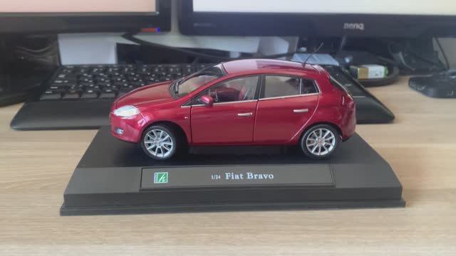 Обзор модели Fiat Bravo в масштабе 1/24 от Cararama