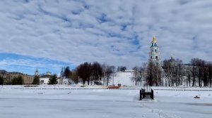 По льду реки Волги на набережной Костромы 6 марта 2024г