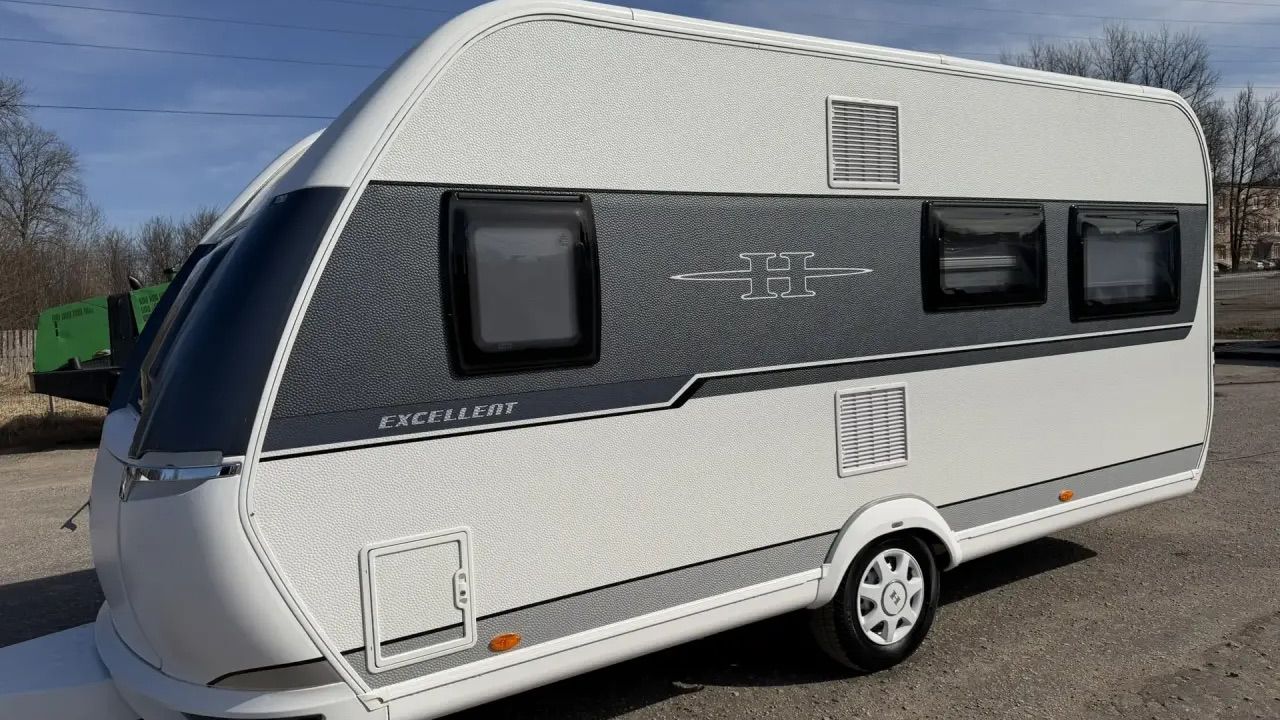 Шикарный караван-турист Hobby Excellent 460 модель UFE 2022 года на 4 спальных места из Германии