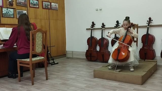 Корнеева Дара 8 лет. Соната си бемоль 1 часть-Б. Ромберг