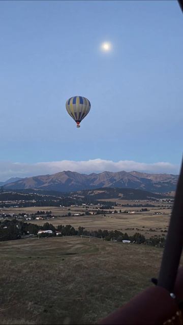 Восхитительный полет на воздушном шаре под луной #воздушныйшар #приключения #пейзажи