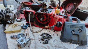 Распаковка посылки с бензопилой Jonsereds 490 в состоянии хлам.