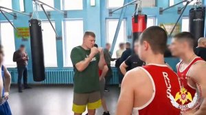 ⚡️В ДНР звёзды бокса провели мастер‑класс для сотрудников Росгвардии