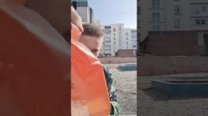 кушаем леденец-свистульку