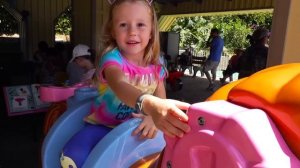 Настя и папа в парке аттракционов - Влог