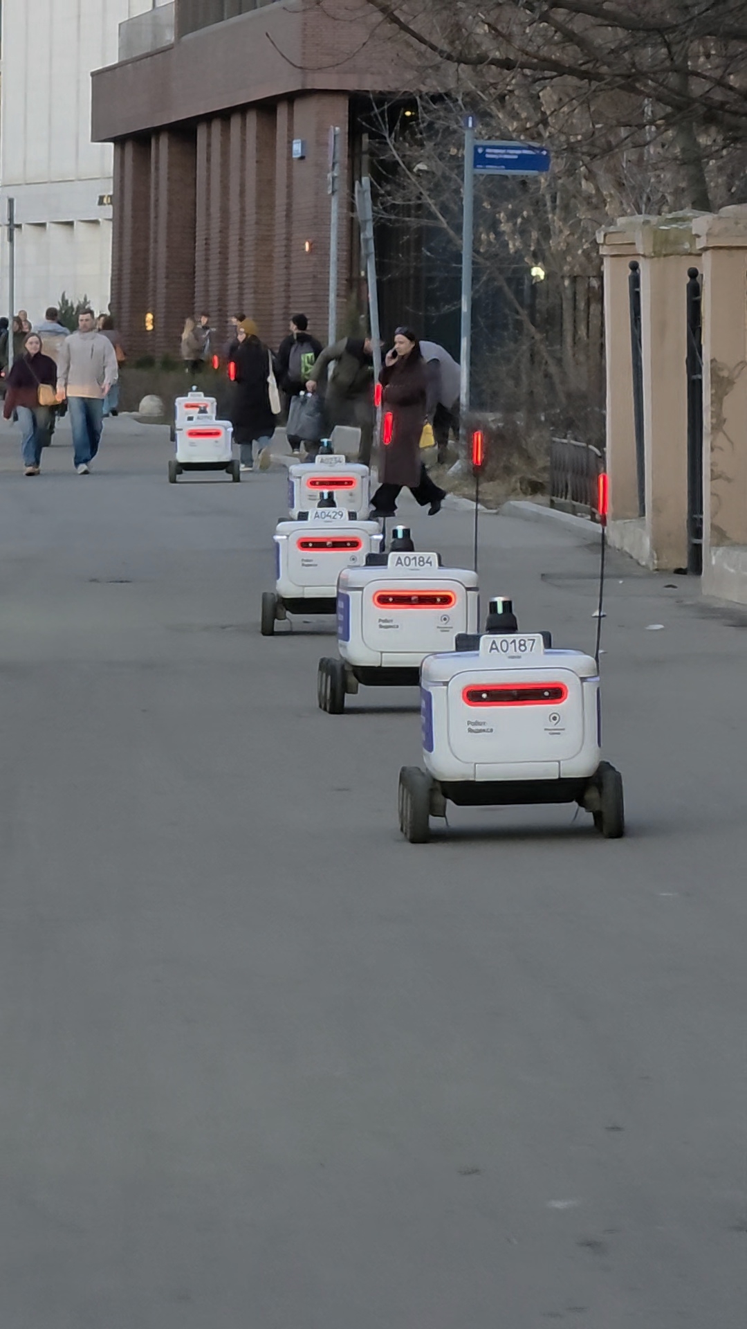 Пятничное утро в Москве 😊 #яндекс #робот #доставка #хамовники #настроение #видео #видео #samsung