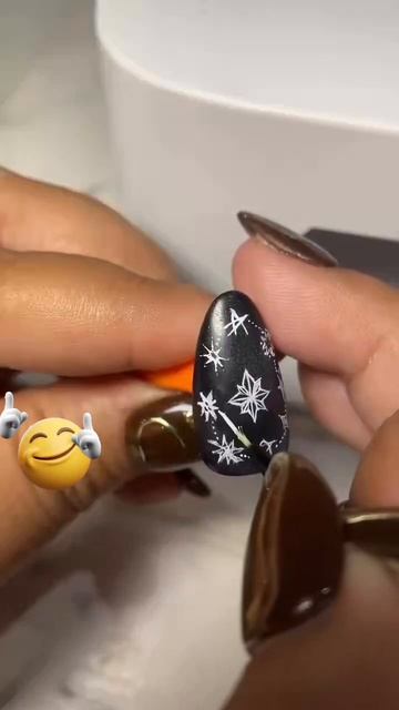 Я только что нашла ИДЕАЛЬНЫЙ маникюр в стиле «Stay» Боже мой!