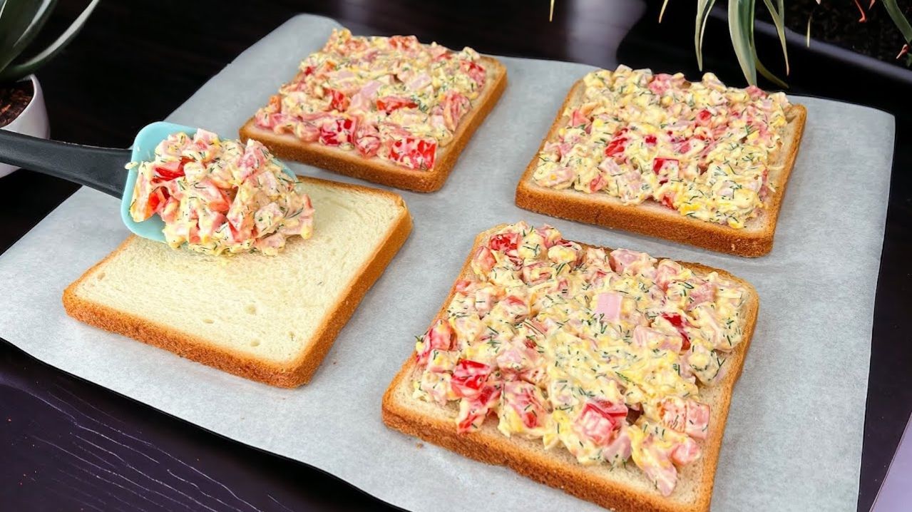 Будут просить еще и еще! Очень вкусные горячие бутерброды! Просто и быстро смотреть онлайн