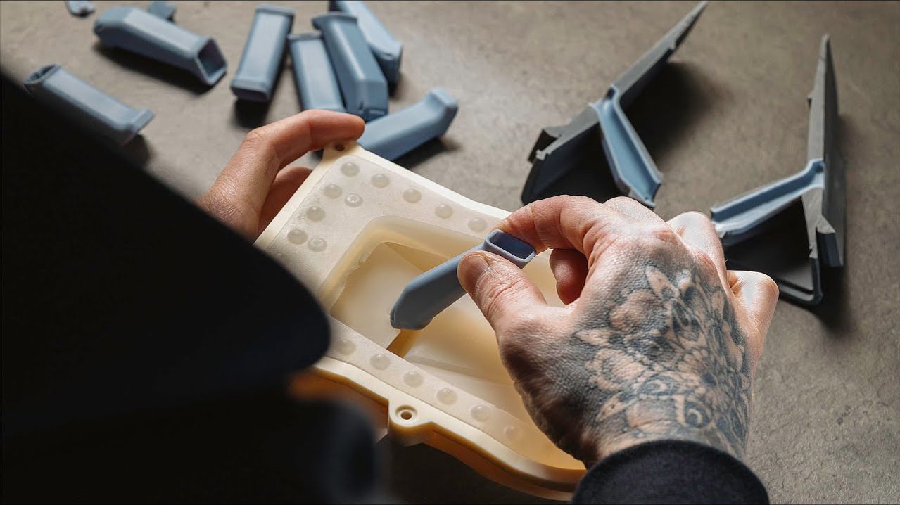 Литье смолы поверх 3D-печати в силиконовой форме