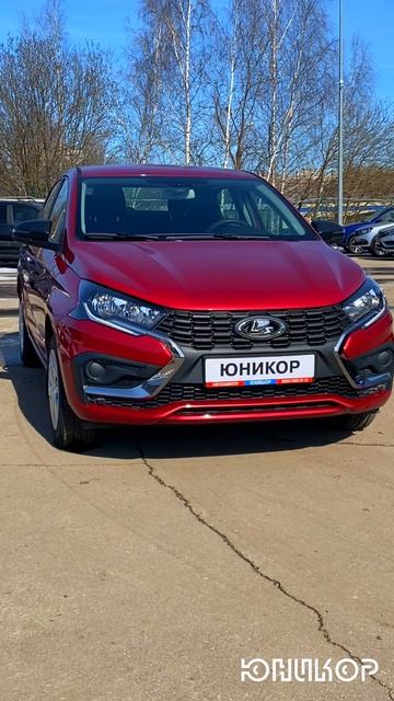 LADA Iskra в цвете Фламенко в автосалоне Юникор
