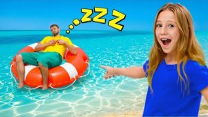 Настя рассказывает весёлую историю про спящего папу