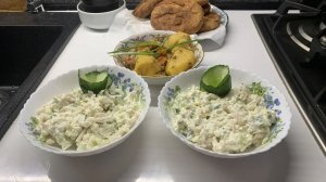 Обычный день обычный ужин . Салат из кальмаров 🥗🥗🥗 и беляши 😋