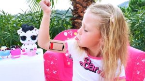 Настя открывает сюрпризы с помощью супер силы