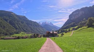 Швейцарские деревенские улочки с мягкой фортепианной атмосферой, 2K