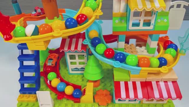 Мультики для детей . Мультик про шарики и конструктор . Катаем шарики и машинки .