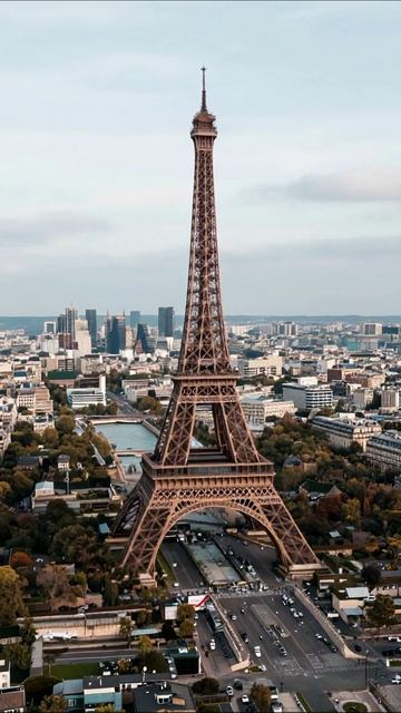Эйфелева башня: Символ Парижа и романтики #Париж #ЭйфелеваБашня #Путешествия
