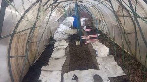 В саду снег растаял.,,Теплица  летала"  ночью.