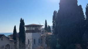 Ялта. С верхней станции холма Дарсан, вниз. Канатная дорога "Ялта-Горка". 28.02.2026.  Крым. Crimea.