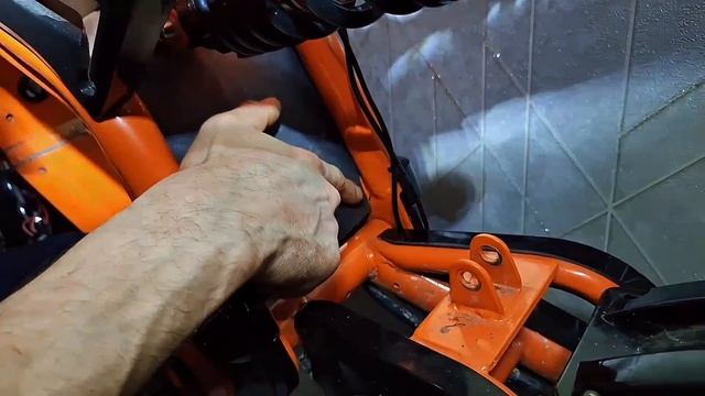 установка корпуса охлаждения Kugoo R2