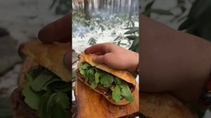 Курица, приготовленная на гриле в заснеженном лесу – вкуснее, чем вы думаете!