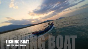 Вьетнамский рыбак на закате 🌊🎣