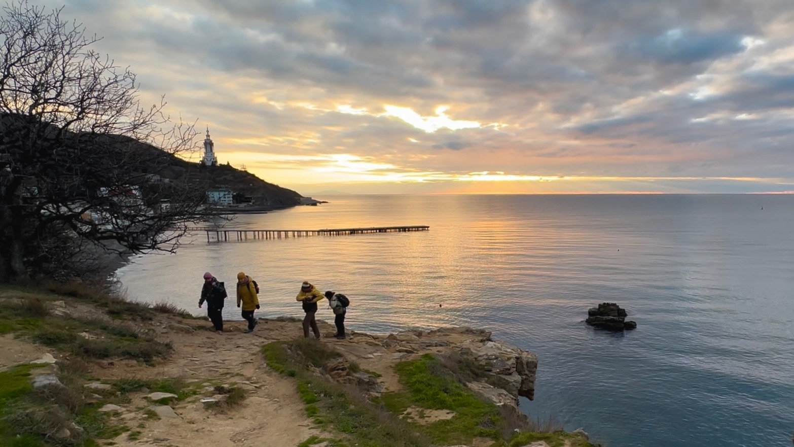 На рассвет в Малореченское к Храму-Маяку и сырным скалам Крым март 2026