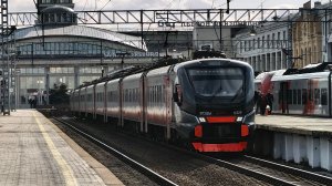 ЭП2ДМ 0326 сообщением СПб - Сестрорецк с приветливым машинистом отправляется от Финляндского вокзала